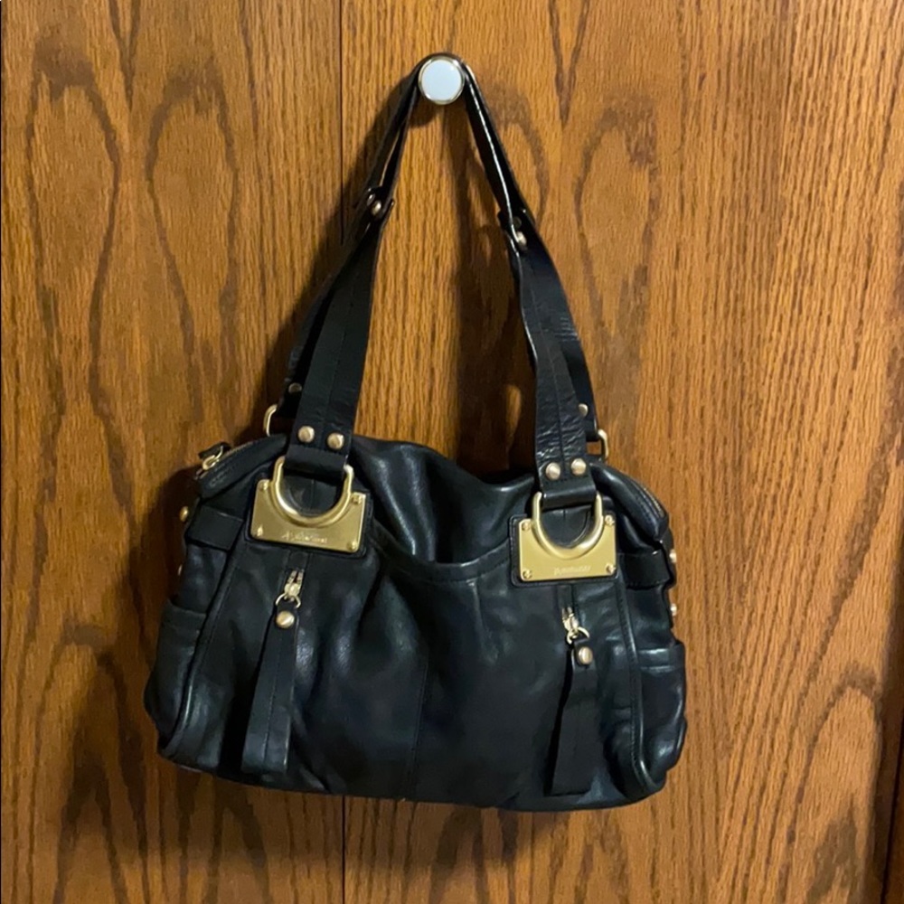 B. Makowsky black leather purse